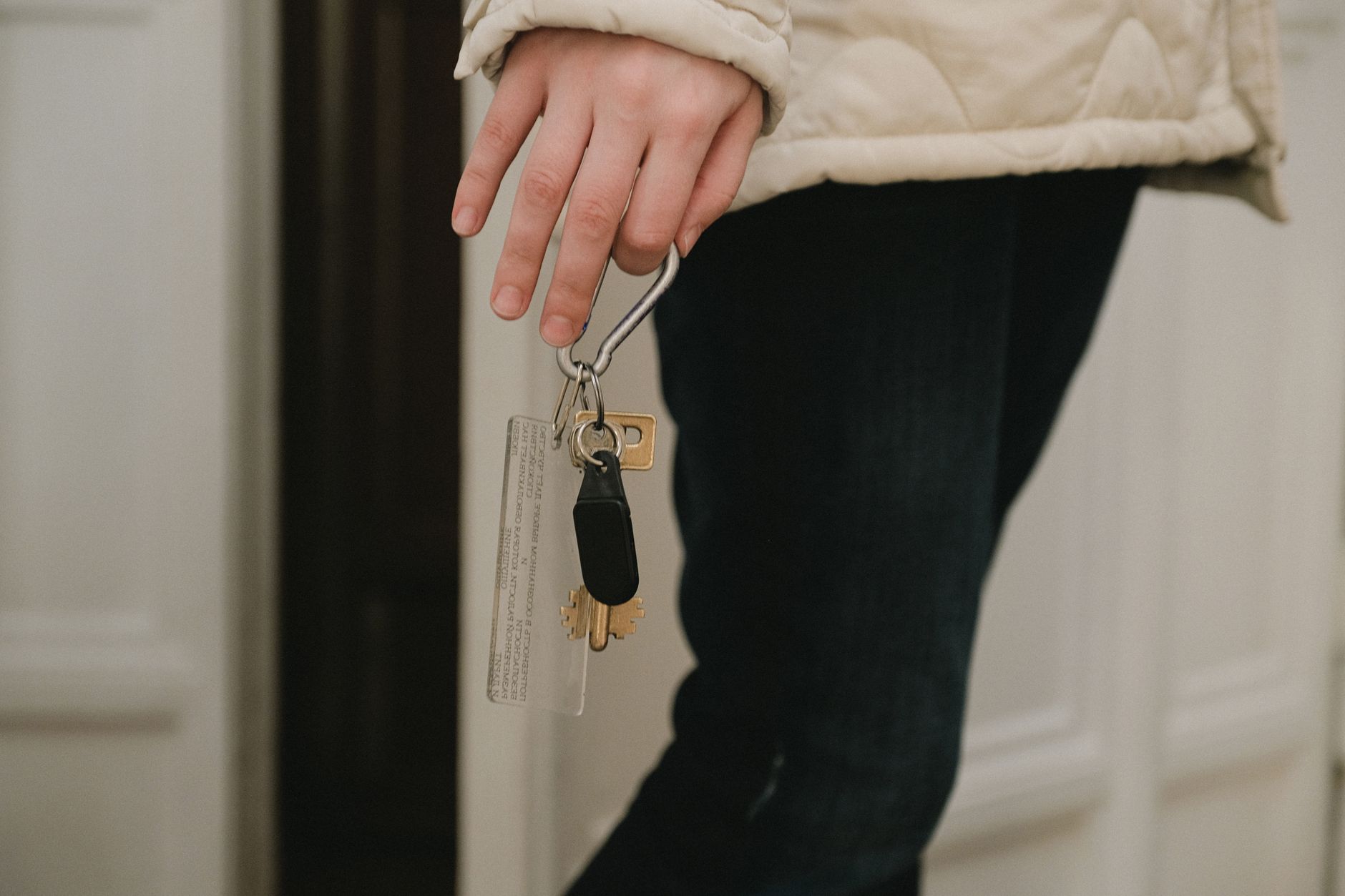 Ce verifici înainte să cumperi un apartament: acte, structură și costuri reale